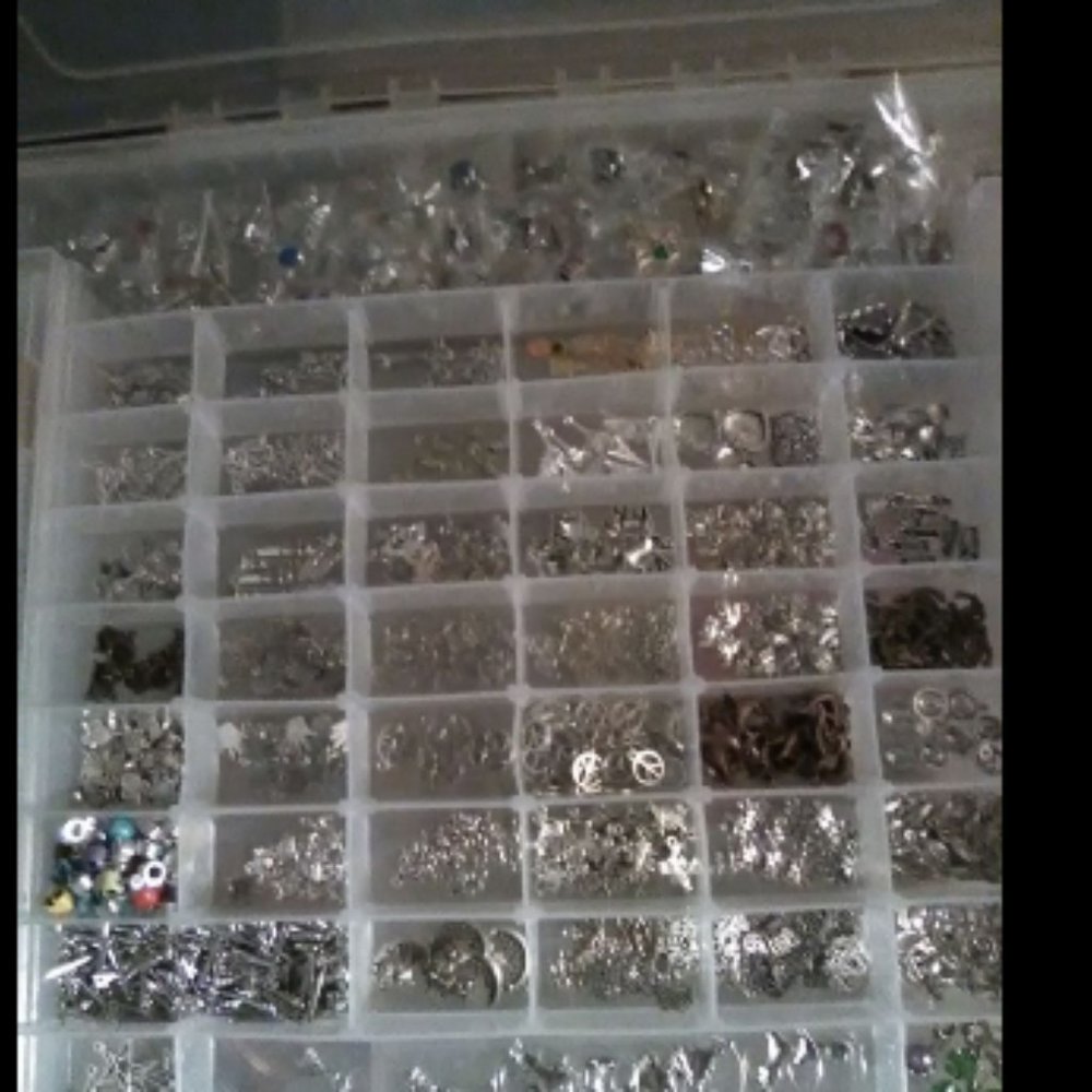 40 Charm & Beaded Keychains - Picture 3 of 7